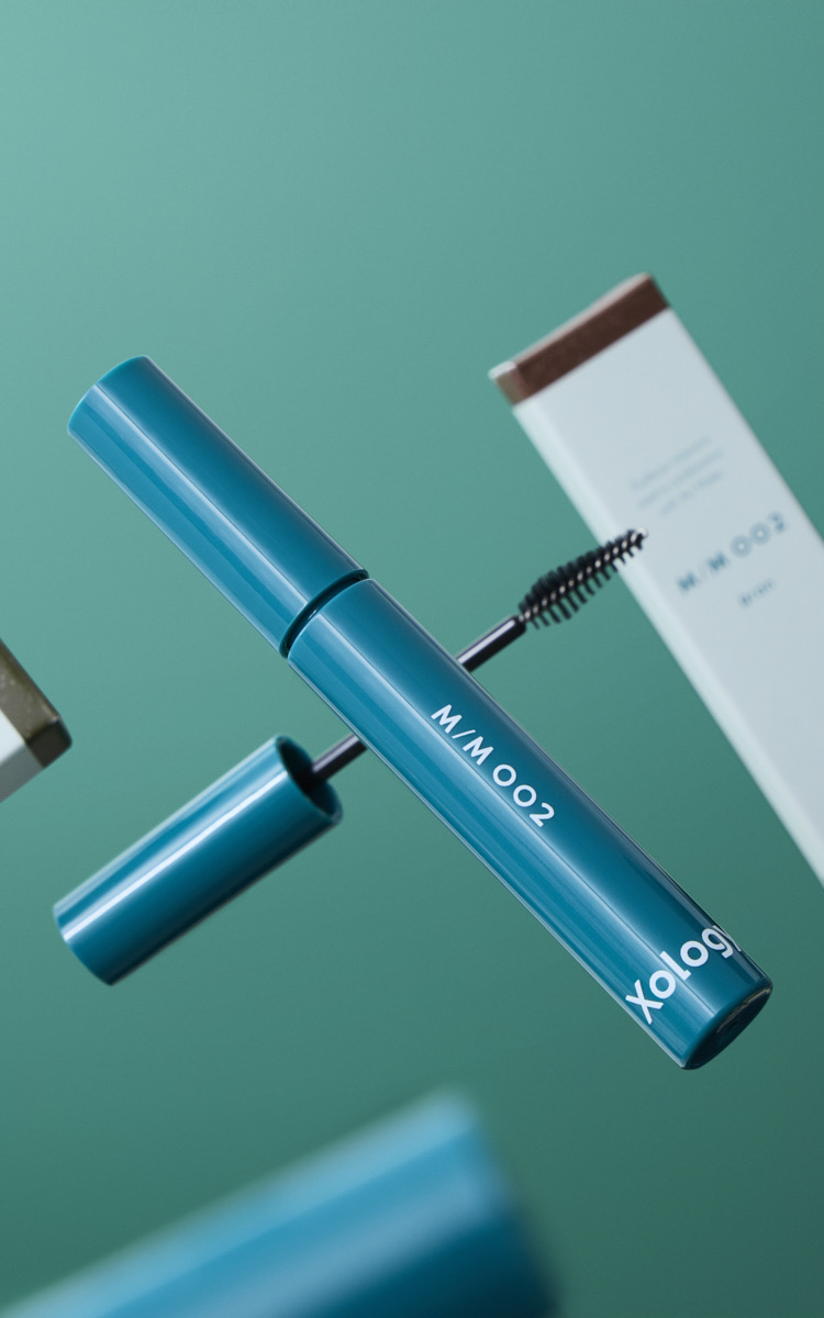アイブロウマスカラ『Xology』M/M 002 Bran・M/M 003 Moss green – グラフィック撮影