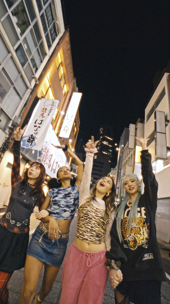 EZ-RORA – ミュージッククリップ